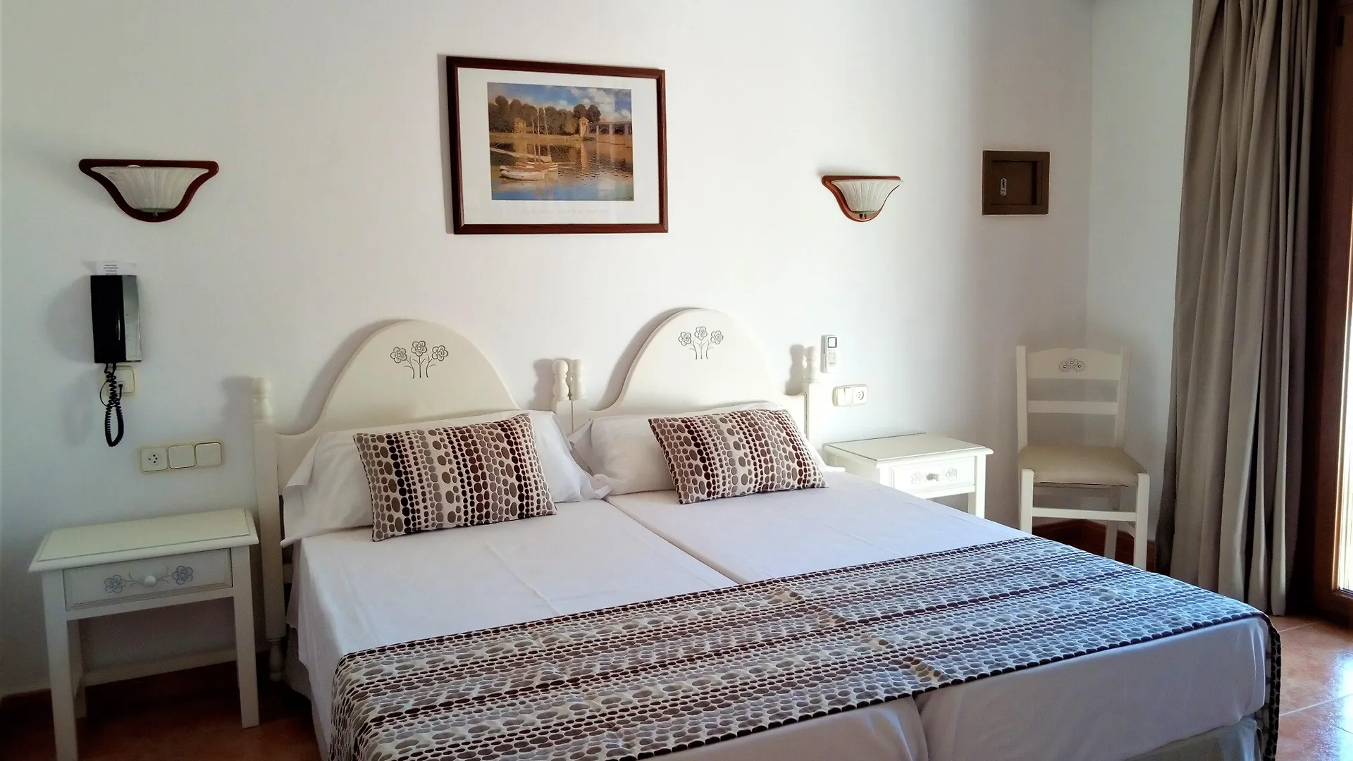 Hotel Ses Puntetes Cala D´Or 3*,