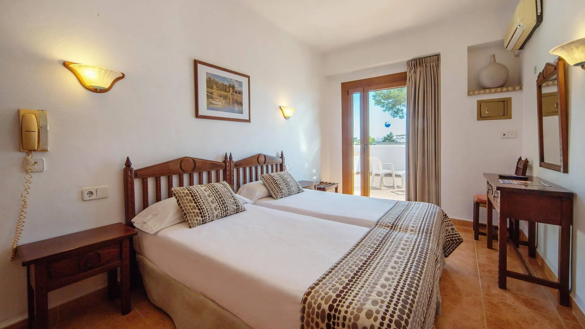 Hotel Ses Puntetes Cala D´Or 3*,